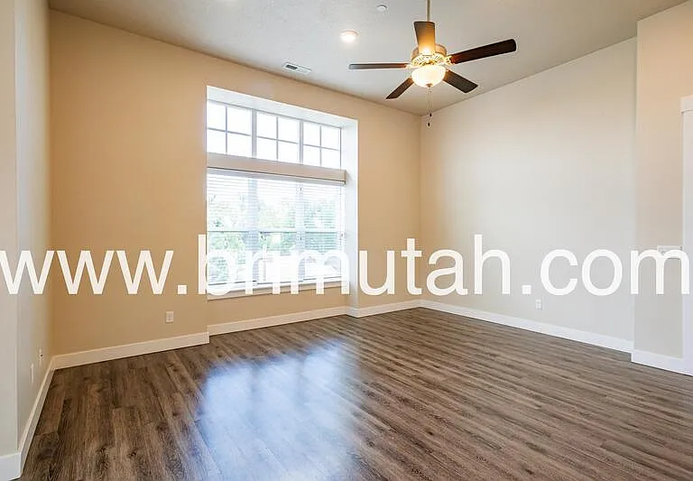 4645 S Locust Ln #10 — Photo 5