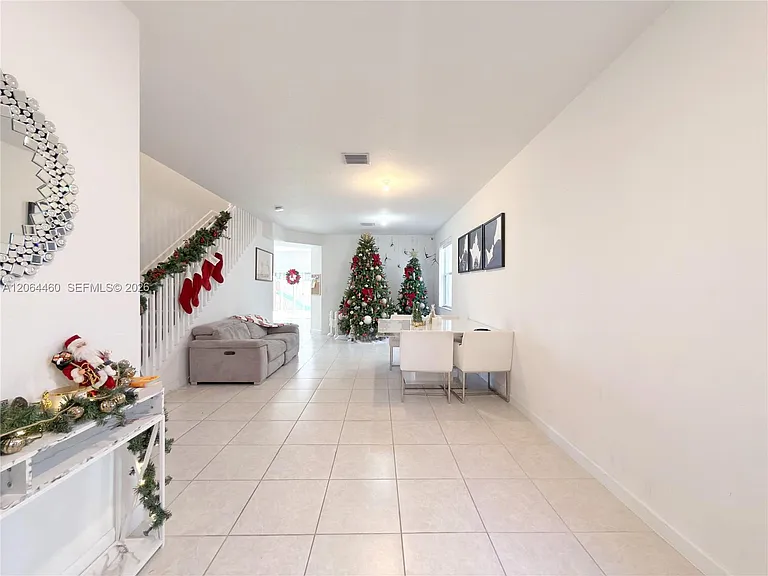 2636 SE 13th Ct — Photo 2