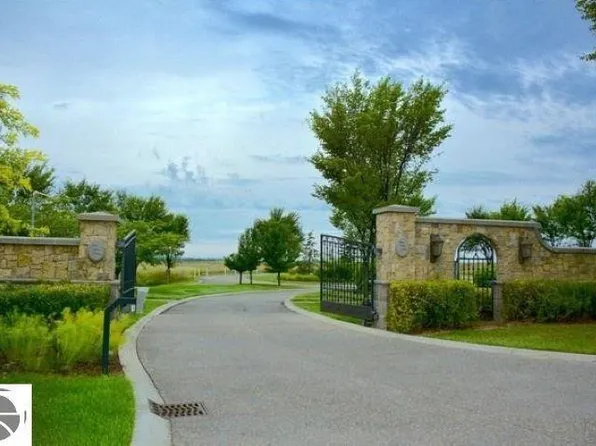 7839 Turnberry Cir, Williamsburg, MI 49690