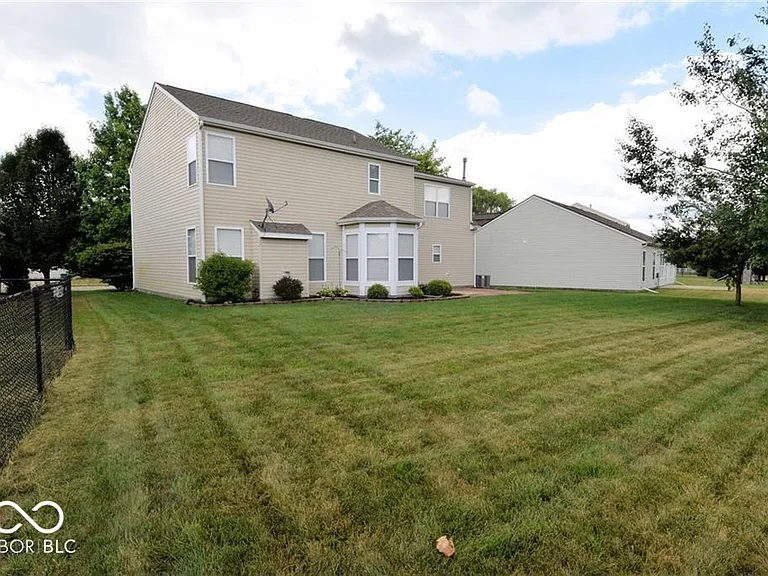 6255 Canterbury Dr — Photo 34