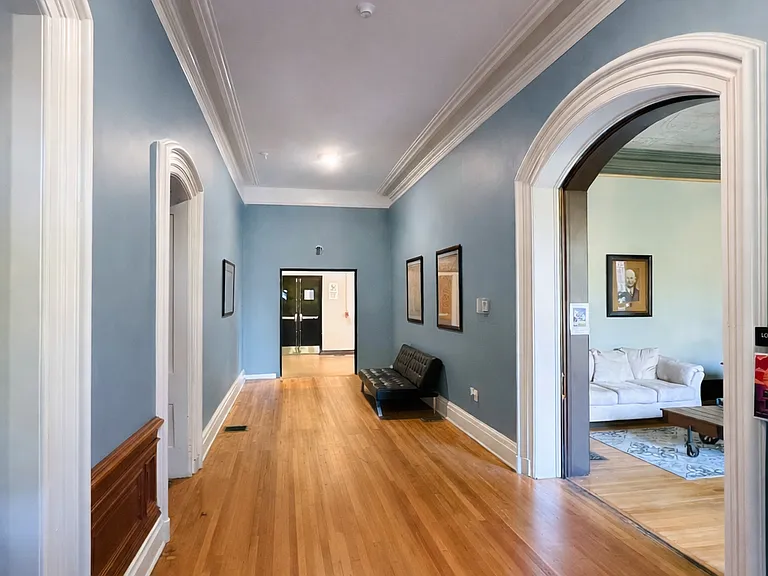 Rhodes Mansion — Photo 15