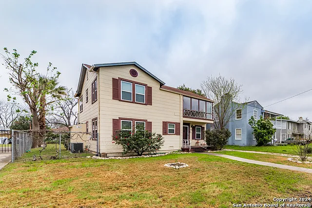 2218 W Mistletoe Ave — Photo 3