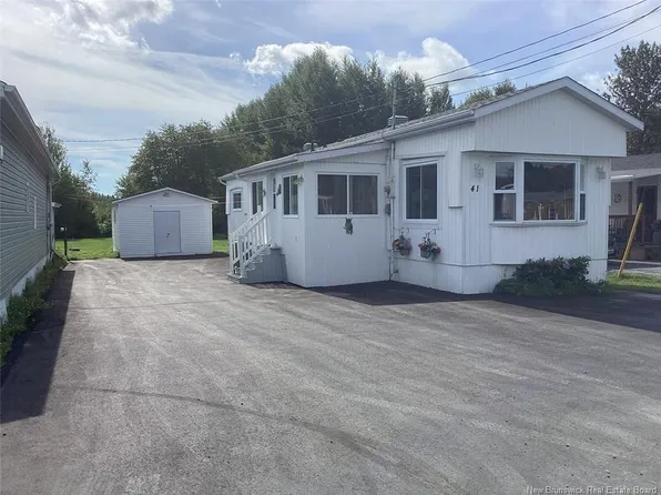 41 Albert Rd, Edmundston, NB E7B 1A7