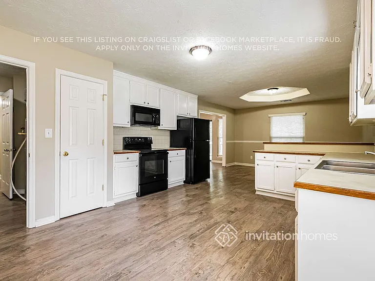 1570 Canberra Dr — Photo 9