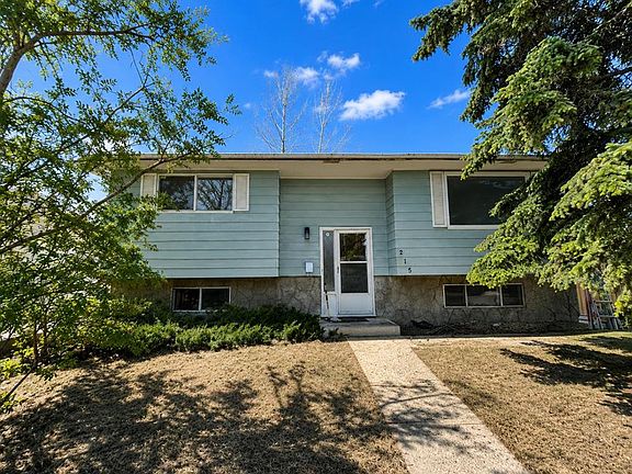 2nd image of 215 E Penbrooke Way SE