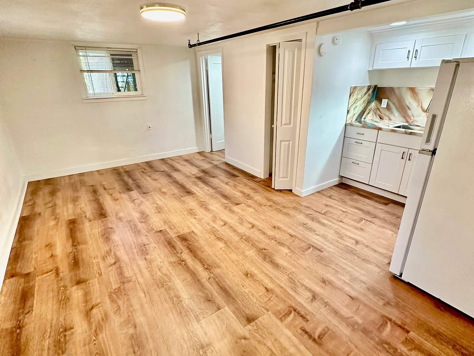 983 Siskiyou Blvd — Photo 2