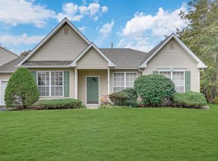 8 Sunnybrook Ln, Lakewood, NJ 08701