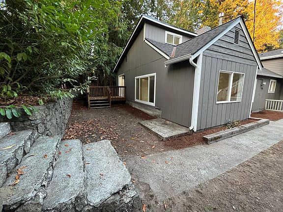 3rd image of 810 NW Hidden Meadow Way