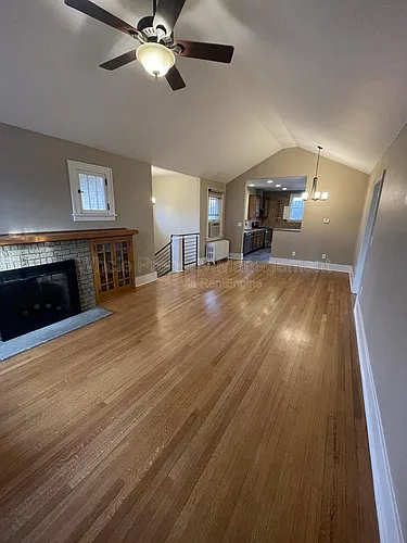 4290 King St Photo 1