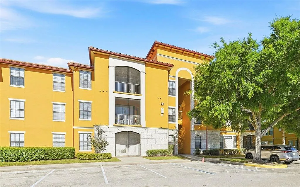 3 bed, 2.0 bath, 1285 sqft, $1,595 — Photo 1