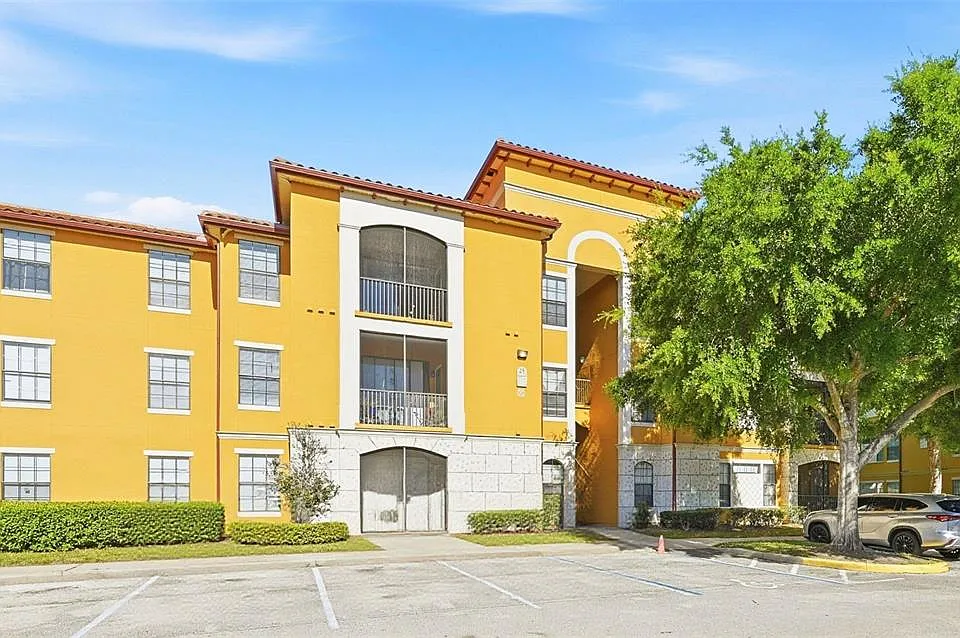 6169 Metrowest Blvd #305