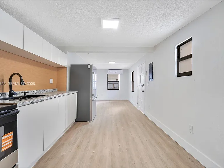 2428 NW 28th St — Photo 7
