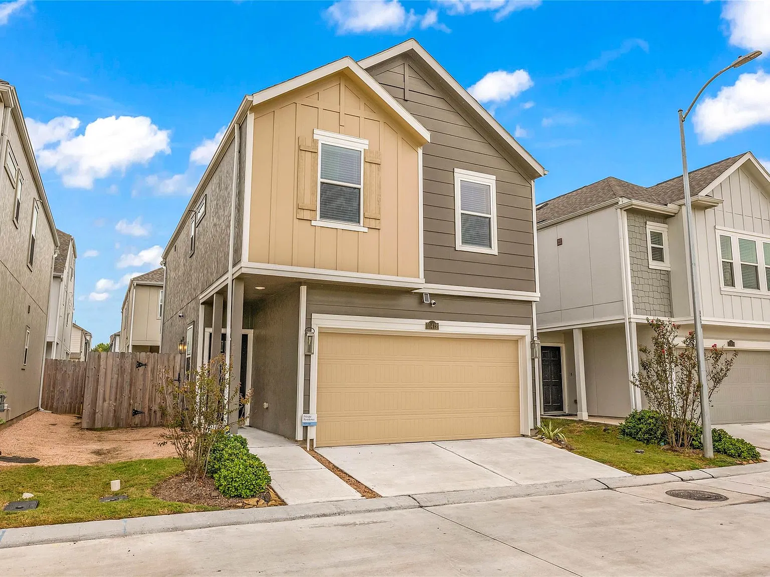 3 bed, 2.0 bath, 1473 sqft, $2,300 — Photo 2