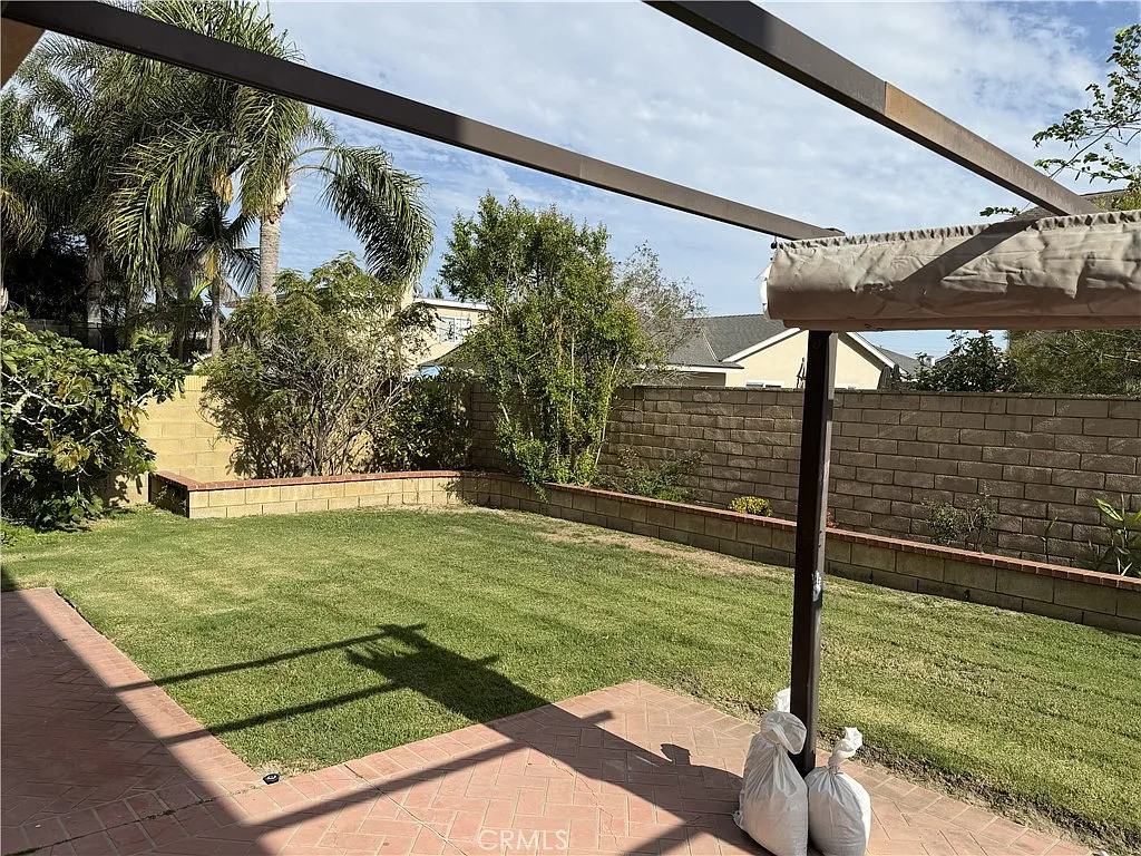 5 bed, 1898 sqft, $5,700 — Photo 3