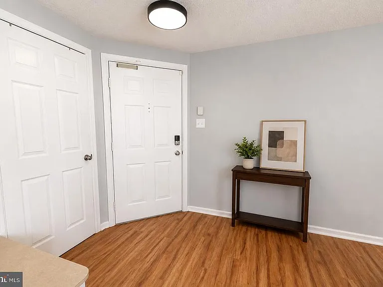 800 Stratford Way #E — Photo 4