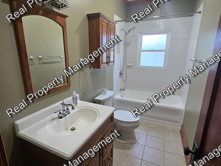 822 Jefferson St — Photo 10