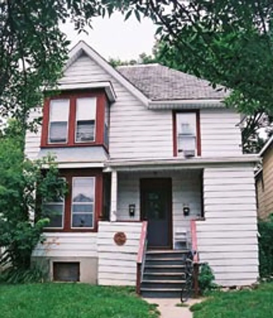 828-830 E. Johnson Street — Photo 1