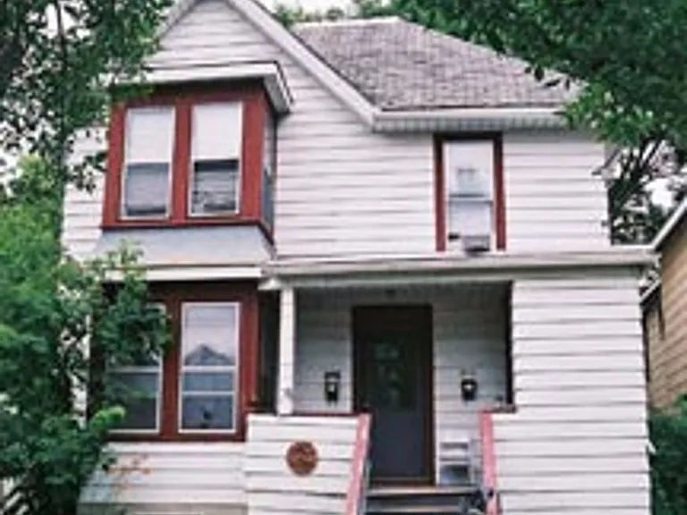 828-830 E Johnson St — Photo 1