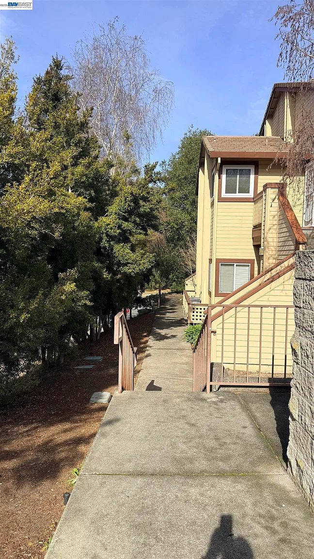 103 Tuscany Ct photo 1