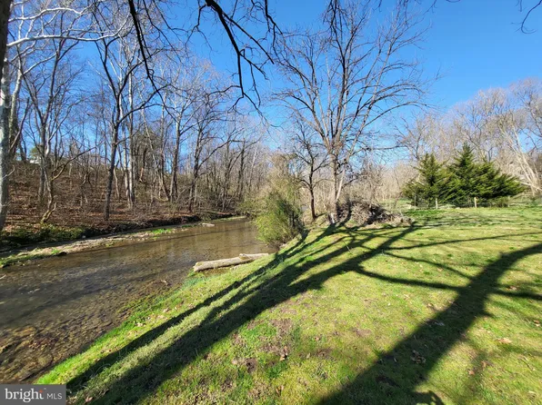 Race St, Mount Jackson, VA 22842