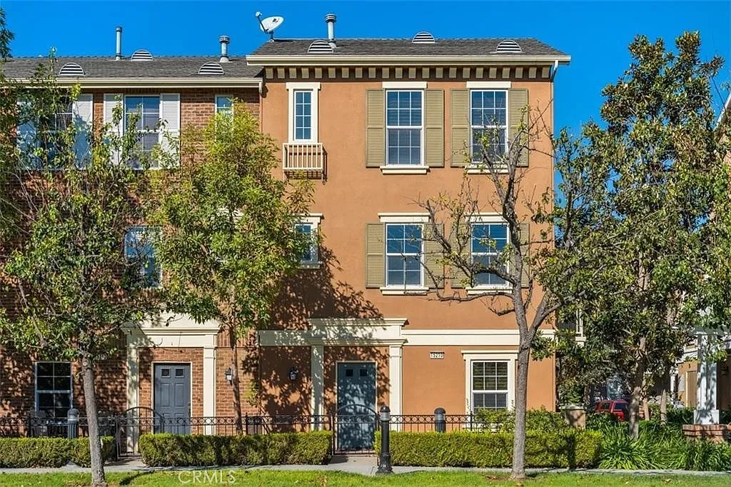 3 bed, 1827 sqft, $4,300 — Photo 1