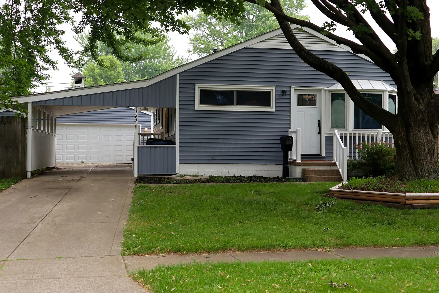 1262 Thurston Dr photo 1