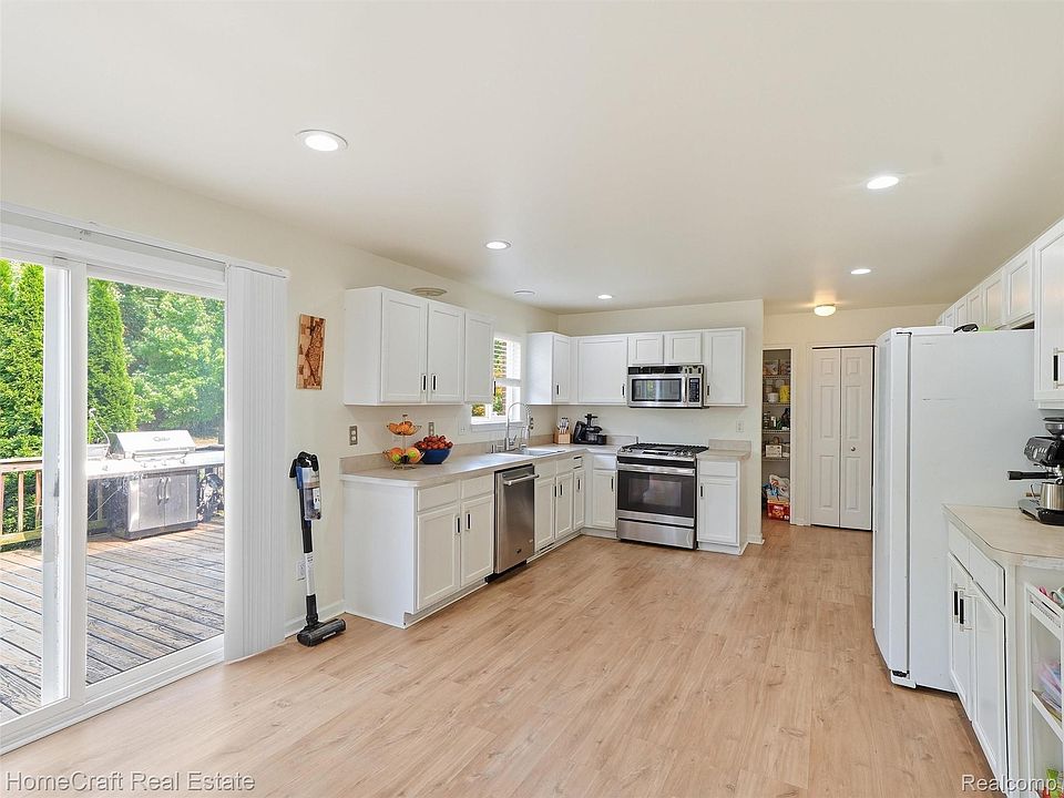13585 Milton Dr, photo 10