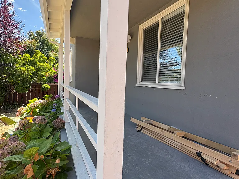 545 Rollins Rd — Photo 17