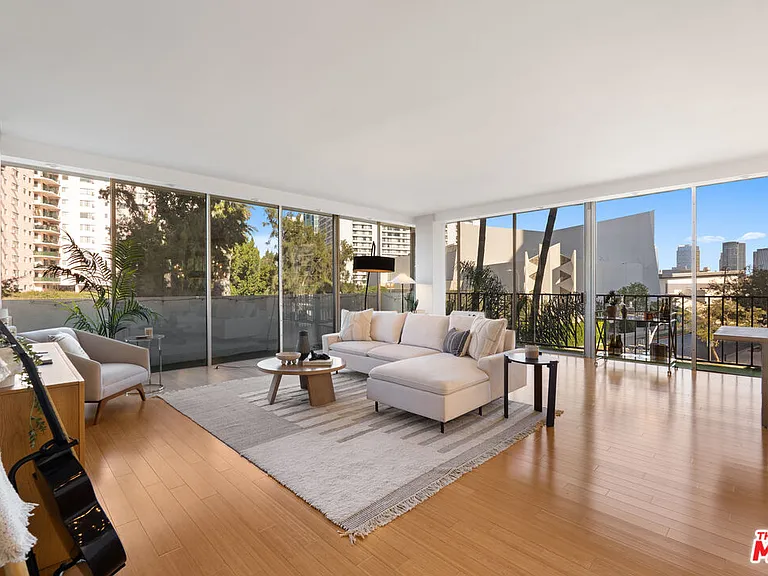 10433 Wilshire Blvd #301 — Photo 15