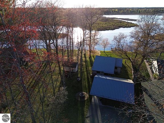 5th image of 575 Rainbow Dr
