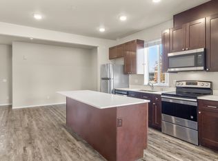 Allenmore Brownstones, Tacoma, WA 98405
