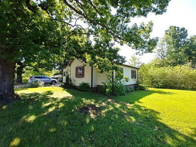 1st image of 380 Trail Dr