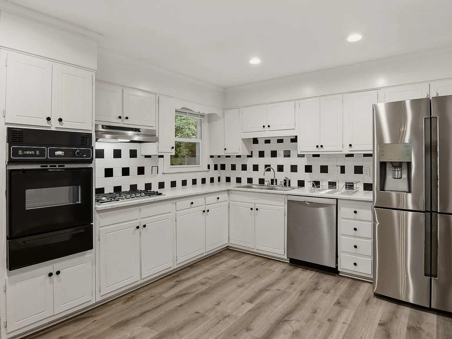 4 bed, 1827 sqft, $2,375 — Photo 4