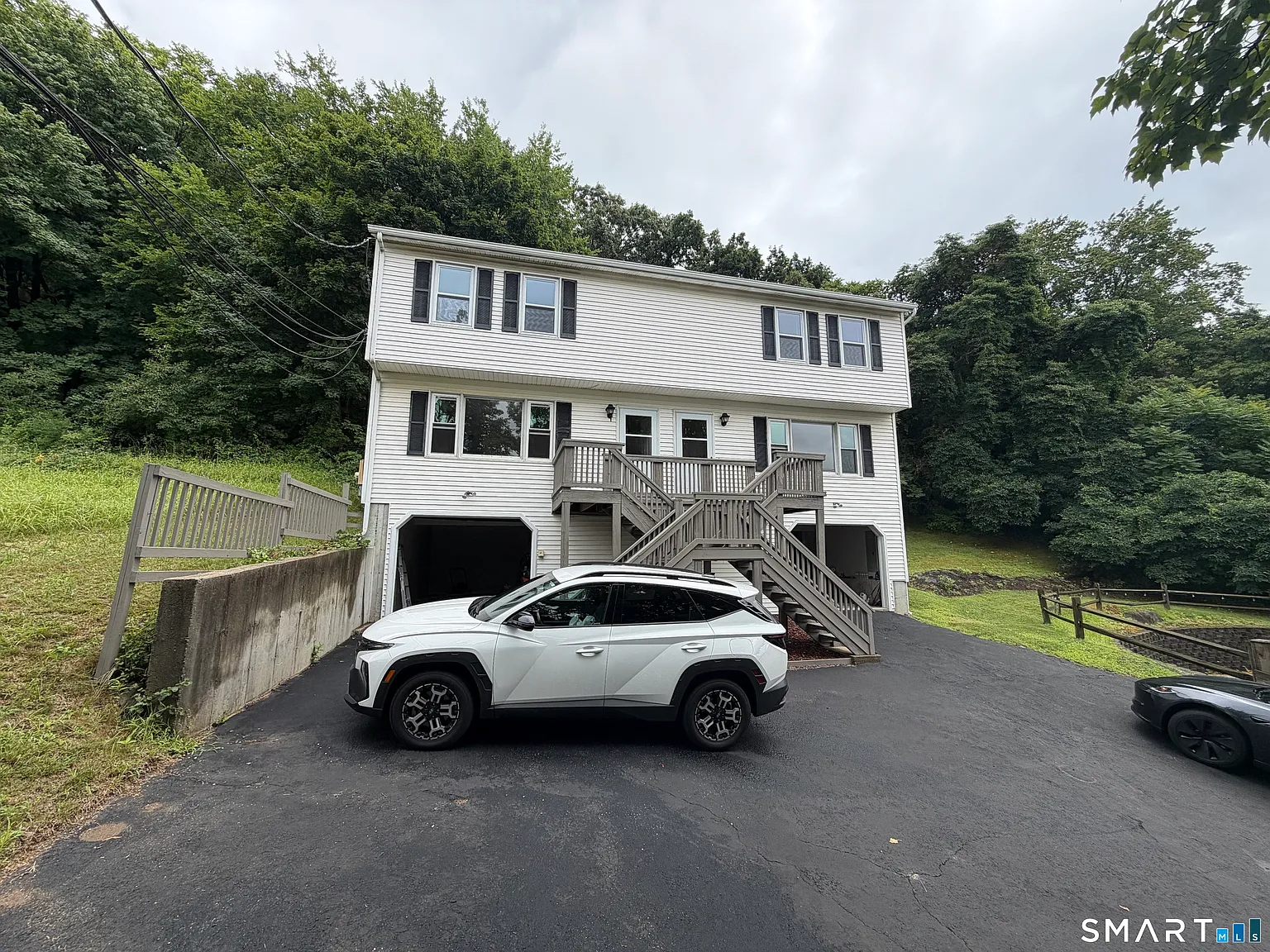 3 bed, 1.0 bath, 1050 sqft, $2,200 — Photo 2