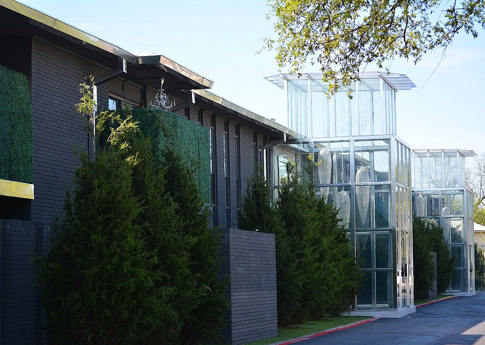 5200 Gaston - GREEN HOUSE Entrance Towers