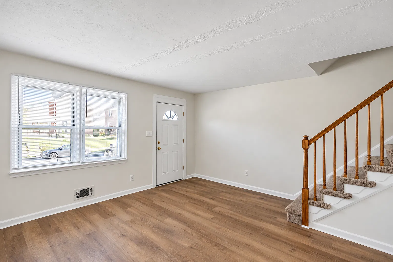 3 bed, 1.5 bath, 1224 sqft, $2,800 — Photo 2