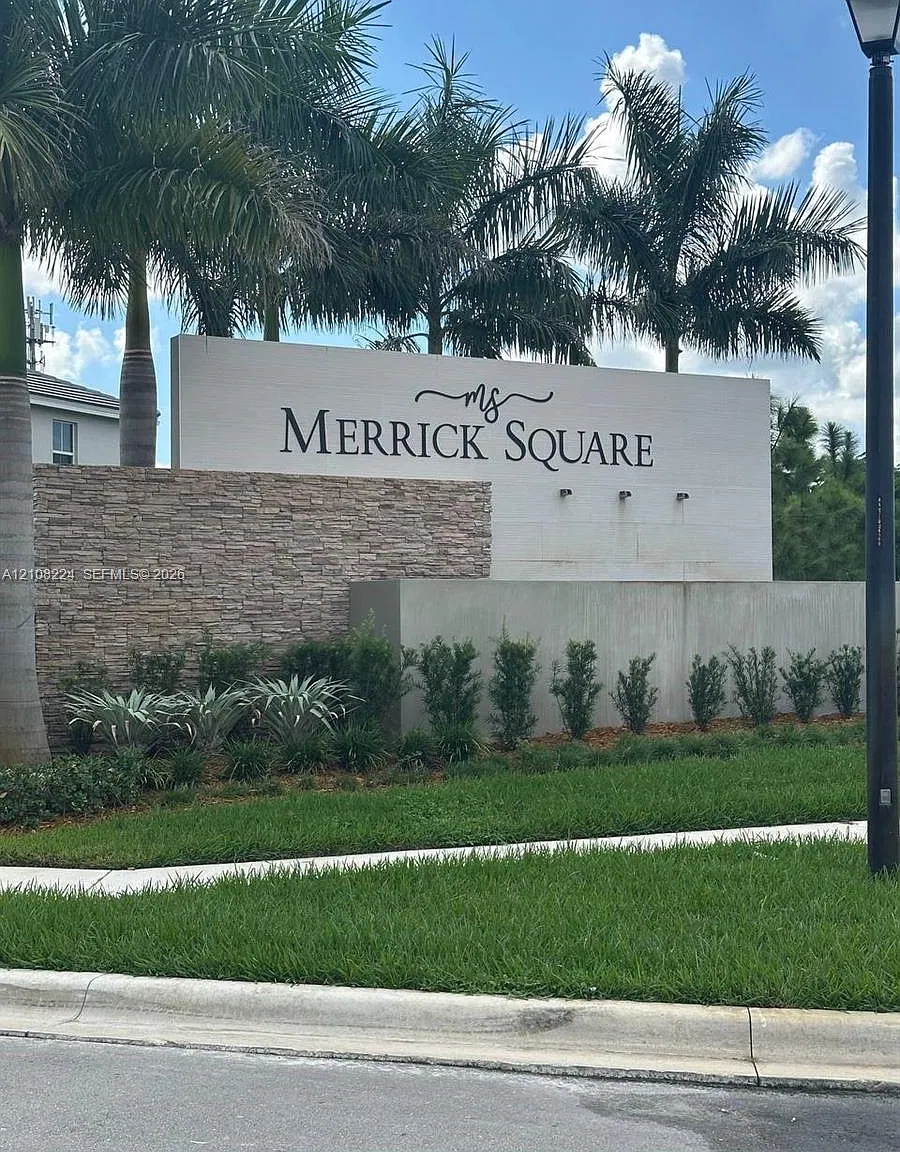 Merrick Square — Photo 3