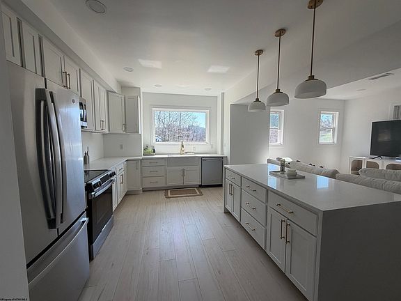 3rd image of 1217 Pleasant Valley Rd