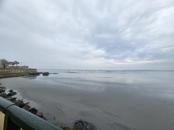 285 Lynn Shore Dr APT 205, Lynn, MA 01902