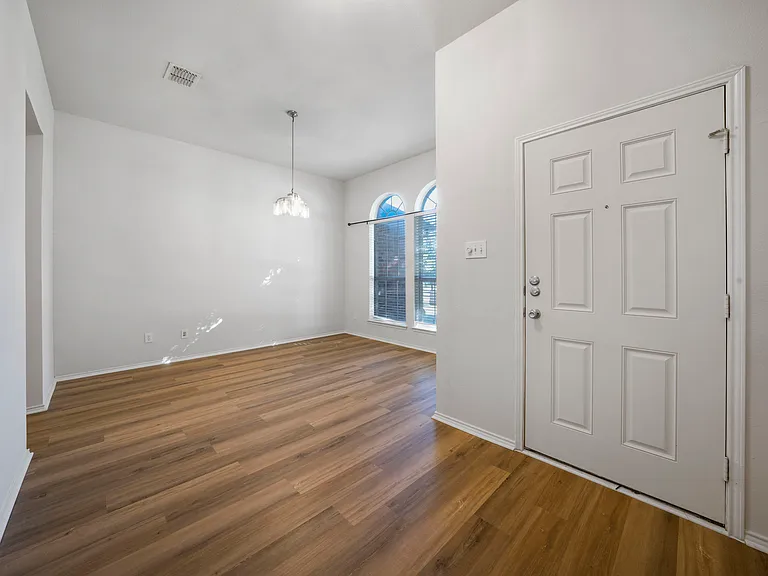 3904 Oakhurst Ln — Photo 4