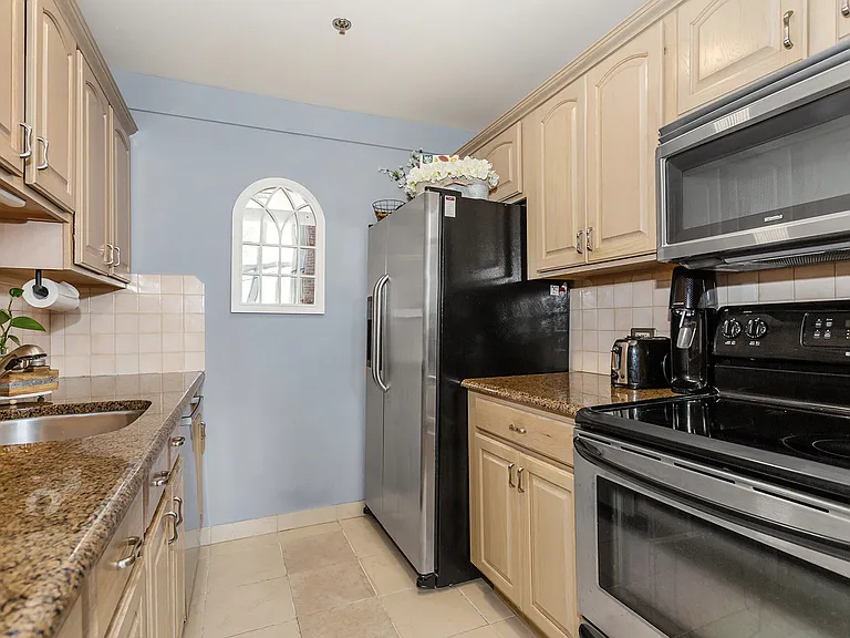 262 Main St #203 — Photo 8