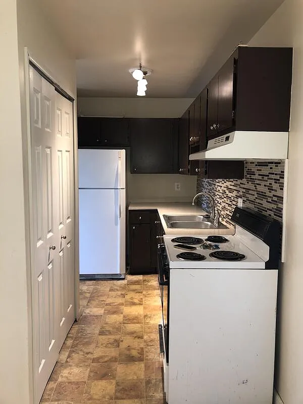 2 bed, 1.0 bath, 850 sqft, $900 — Photo 3