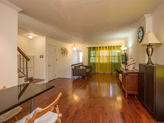 4th image of 120-30 Cove Ct #80