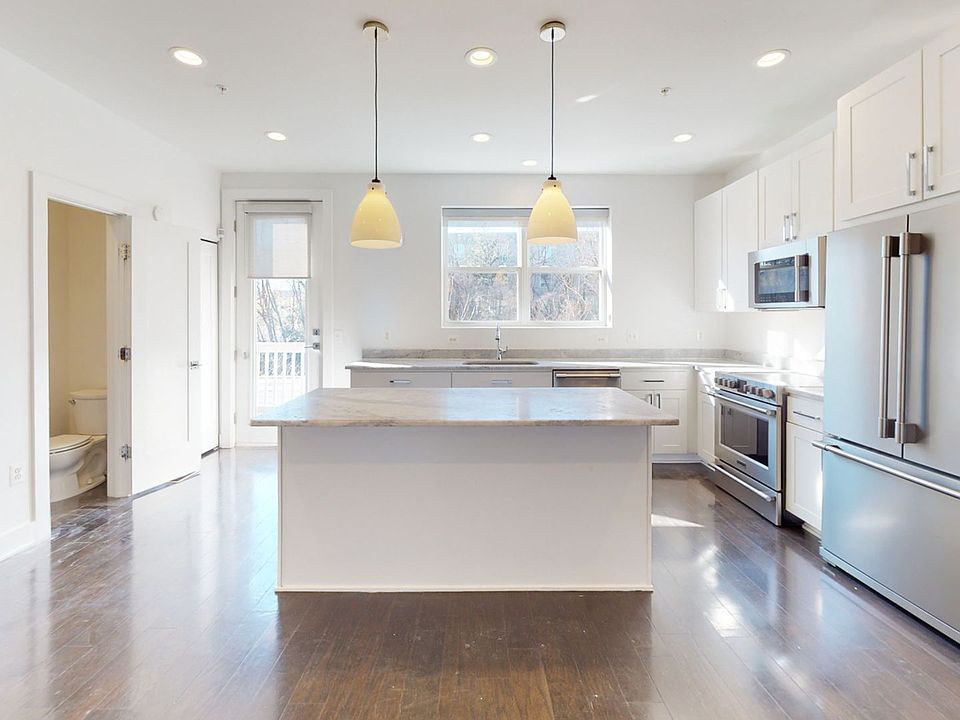 1st image of 3306 9th St NE #1