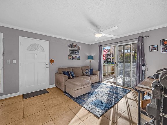3rd image of 160 Keonekai Rd APT 11-104