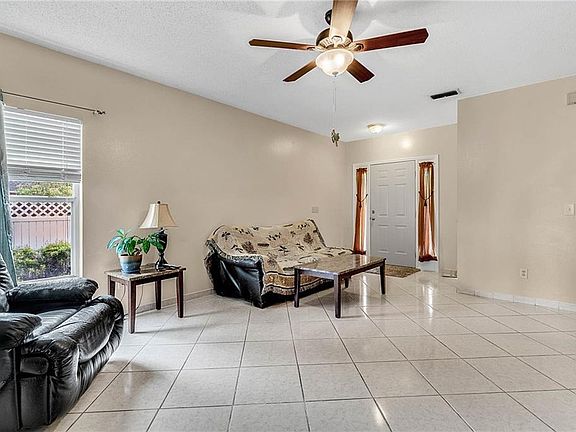 3rd image of 283 Daniels Pointe Dr