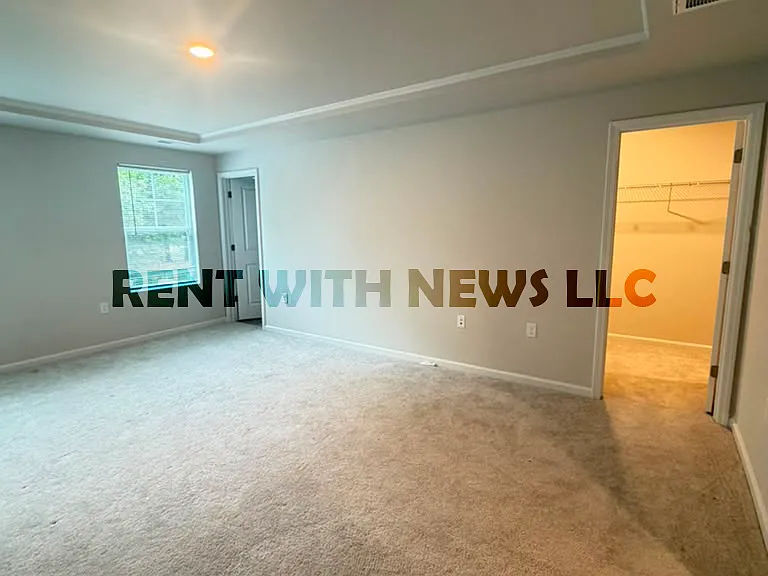 282 Paramount Dr — Photo 14