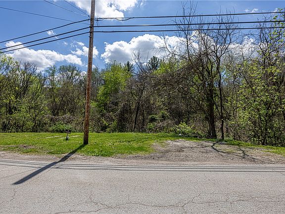 4th image of 225 Lynn Rd