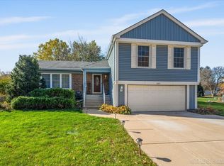 2167 Countryside Cir, Naperville, IL 60565