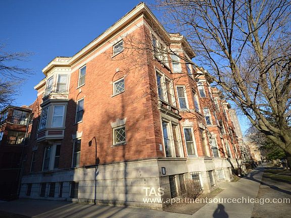 5th image of 854 W Waveland Ave APT Gdn